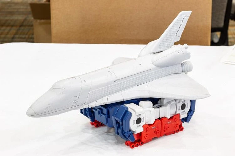 Mastermind Creations R-36 Inventa Sky Lynx 16 Mastermind Creations R-36 Inventa Sky Lynx - Image 16