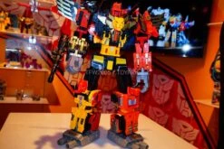 Hasbro POTP Titan Class Predaking Feral Rex Set Of 5 Figures -Toy Figure Store 3e1d31c38a