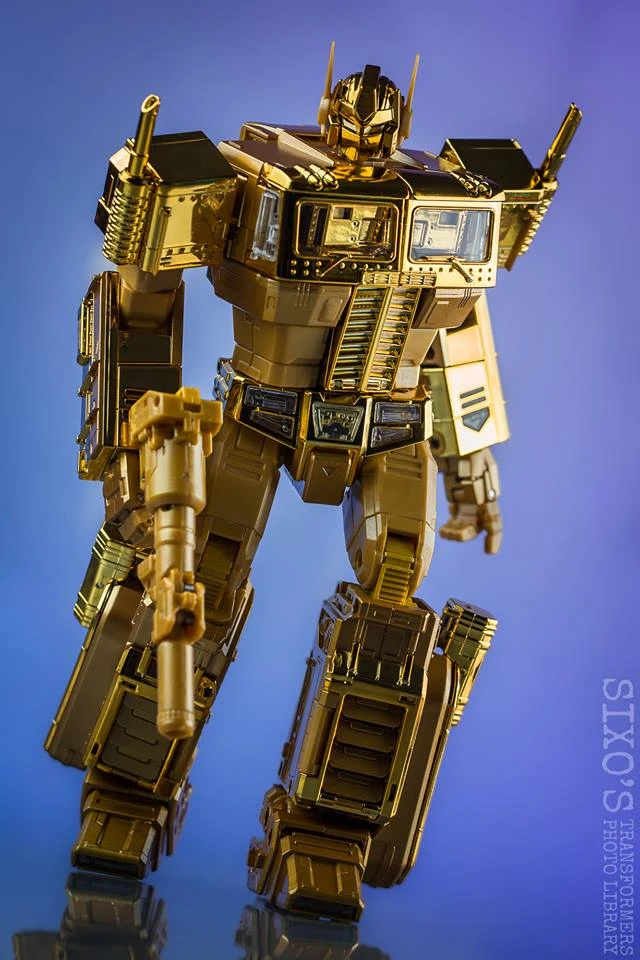 Takara MP10G MP-10G Masterpiece Optimus Prime Gold Lagoon Edition 3 Takara MP10G MP-10G Masterpiece Optimus Prime Gold Lagoon Edition - Image 3